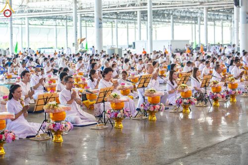 ภาพ No.131609:พิธีร่วมบุญบรรพชาสามเณร 5,000 รูป ณ บ้านแก้วเรือนทองคุณยาย สภาธรรมกายสากล วัดพระธรรมกาย วันเสาร์ที่ 23 มีนาคม พ.ศ. 2567