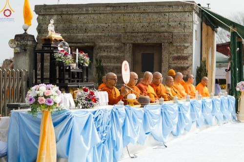 ภาพ No.132195:พิธีประดิษฐานยอดอุโบสถ บูชาธรรม 80 ปี หลวงพ่อธัมมชโย ณ วัดพระธรรมกายโทชิหงิ ประเทศญี่ปุ่น วันอาทิตย์ที่ 24 มีนาคม พ.ศ. 2567