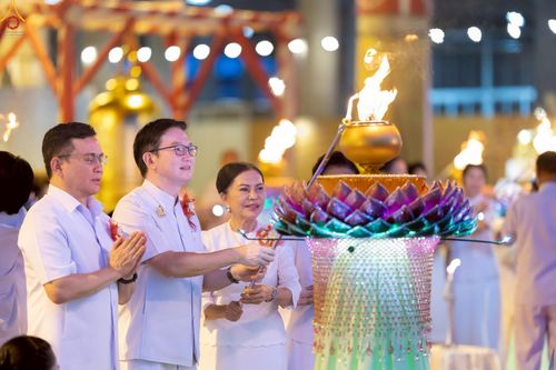 ภาพ No.223981:วันวิสาขบูชา วันอาทิตย์ที่ 11 พฤษภาคม พ.ศ. 2568 พิธีจุดวิสาขประทีป ,  พิธีเวียนประทักษิณรอบพระมหาธรรมกายเจดีย์ , พิธีฉลองชัยสวดมนต์บทธัมมจักกัปปวัตตนสูตร ครบ 7,357,000,000 จบ ณ มหารัตนวิหารคด วัดพระธรรมกาย