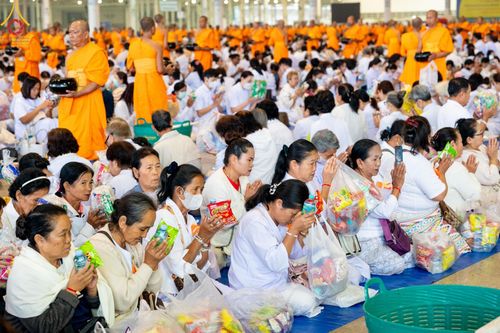 ภาพ No.205874:พิธีตักบาตร และ พิธีบูชาข้าวพระ ในวันอาทิตย์ต้นเดือน 2 กุมภาพันธ์ พ.ศ. 2568 ณ สภาธรรมกายสากล วัดพระธรรมกาย