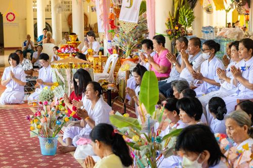 ภาพ No.171725:พิธีทอดกฐิน ณ วัดมหาโพธิ์ จ.ลพบุรี ในโครงการกฐินสามัคคีทั่วไทย 30,000 วัด บูชาธรรม 80 ปี หลวงพ่อธัมมชโย โดยคณะศิษยานุศิษย์วัดพระธรรมกาย วันที่ 27 ตุลาคม พ.ศ. 2567