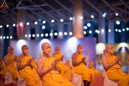 ภาพ No.67905:พิธีเจริญพระพุทธมนต์ จุดประทีปถวายเป็นพุทธบูชา และพิธีฉลองชัยสวดมนต์บทธรรมจักร 4,990,000,082 จบ เนื่องในวาระอายุวัฒนมงคลครบ 82 ปี หลวงพ่อทัตตชีโว ณ พระมหาธรรมกายเจดีย์ วัดพระธรรมกาย จ.ปทุมธานี วันพุธที่ 21 ธันวาคม พ.ศ. 2565