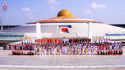 ภาพ No.209659:วันอาทิตย์ที่ 2 มีนาคม พ.ศ. 2568 พิธีภาคบ่าย สัมมนาพิเศษ, ปฏิบัติธรรม พิธีรับมอบพระบรมสารีริกธาตุ ณ สภาธรรมกายสากล วัดพระธรรมกาย