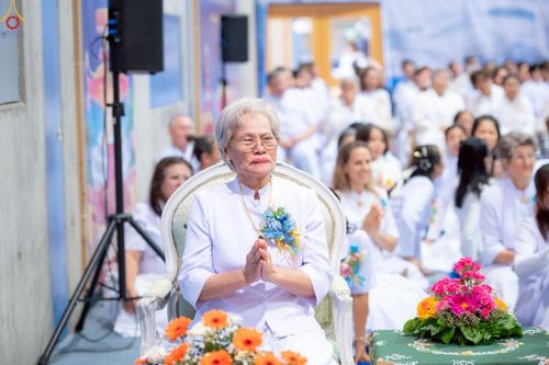 ภาพ No.256060:วันที่ 12 ตุลาคม พ.ศ. 2568 พิธีทอดกฐินวัดพระธรรมกายสวิตเซอร์แลนด์  ณ หอประชุมโรงเรียน Obergoldbach เมือง Bern ประเทศสวิตเซอร์แลนด์