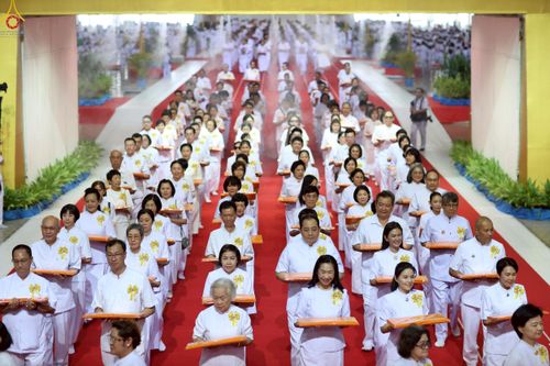 ภาพ No.240713:วันพุธที่ 27 สิงหาคม พ.ศ. 2568 พิธีทอดผ้าป่าเพื่อสร้างอาคาร  82 ปี หลวงพ่อธัมมชโย สมทบกฐินวัดพระธรรมกาย และกฐิน 30,000 วัดทั่วประเทศ ครั้งที่ 1