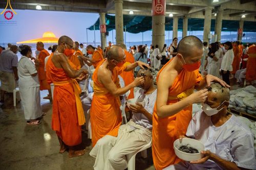 ภาพ No.99952:พิธีปลงผมธรรมทายาท โครงการอุปสมบทบูชาธรรมมหาปูชนียาจารย์ พ.ศ. 2566 ณ ลานธรรม มหาวิหารคด 8-9 ศูนย์อบรมวัดพระธรรมกาย วันอาทิตย์ที่ 3 ธันวาคม พ.ศ. 2566