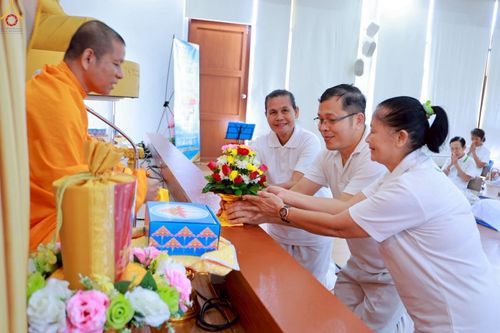 ภาพ No.247589:วันที่ 19-21 กันยายน พ.ศ. 2568 โครงการบวชอุบาสกแก้ว อุบาสิกาแก้ว ตัวแทนทอดกฐิน 30,000 วัด รุ่นที่ 2 ณ ศูนย์กัลยาณมิตรบางพลี สมุทรปราการ