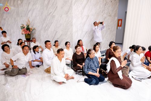 ภาพ No.325545:วันที่ 23 เมษายน พ.ศ.2569 หลวงพ่อทัตตชีโว รองเจ้าอาวาสวัดพระธรรมกาย ถวายการต้อนรับและปฏิสันถารคณะสงฆ์เมียนมาร์และเนปาล