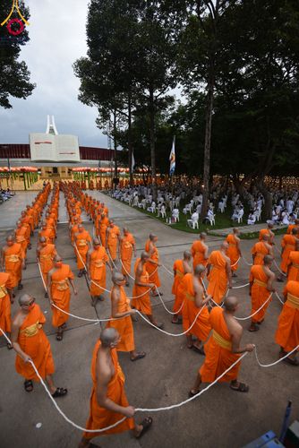 ภาพ No.89208:พิธีอัญเชิญรูปหล่อทองคำ  คุณยายอาจารย์มหารัตนอุบาสิกาจันทร์ ขนนกยูง เพื่อประดิษฐาน ณ มหาวิหารคุณยายอาจารย์ฯ เนื่องในวันครูผู้ค้นพบวิชชาธรรมกาย วันศุกร์ที่ 29 กันยายน พ.ศ. 2566