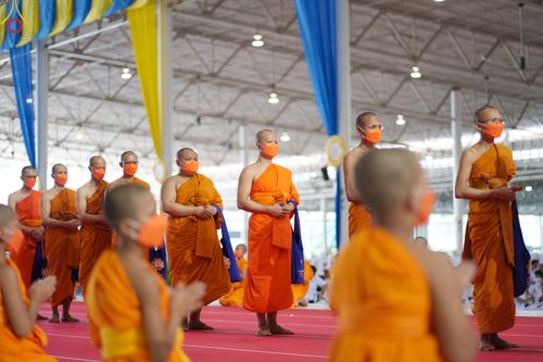 ภาพ No.85181:พิธีมุทิตาสักการะพระภิกษุ ผู้สอบได้เปรียญธรรม ๙ ประโยคระดับโลก, พิธีมอบโล่เกียรติยศและทุนการศึกษา สำนักเรียนบาลีดีเด่นทั่วประเทศ ในวันสมาธิโลก อาทิตย์ที่ 6 สิงหาคม พ.ศ. 2566 ณ สภาธรรมกายสากล วัดพระธรรมกาย