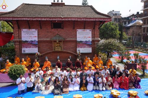 ภาพ No.77589:พิธีตัดปอยผมและปลงผมนาคธรรมทายาท ในโครงการบรรพชาสามเณรหมู่ ประเทศเนปาล วันที่ 11 มีนาคม พ.ศ.2566