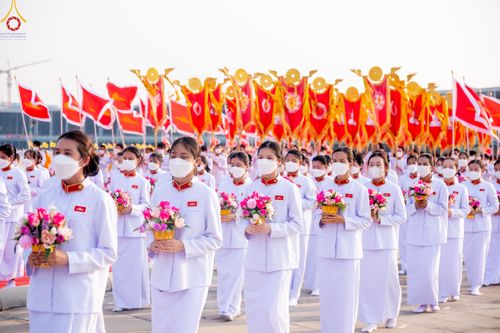 ภาพ No.79079:พิธีอัญเชิญองค์พระบรมพุทธเจ้า 24 องค์ เวียนประทักษิณรอบพระมหาธรรมกายเจดีย์ ณ วัดพระธรรมกาย  วันที่ 2 เมษายน พ.ศ. 2566