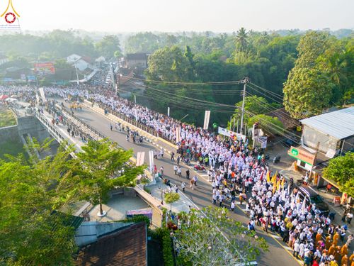 ภาพ No.81944:พิธีจุดวิสาขประทีป 22,000 ดวงและโคมลอย 3,000 ดวง ( Festival  lampion Vesak Indonesia) ณ มหาเจดียบรมพุทโธ อินโดนีเซีย  วันอาทิตย์ที่ 4 มิ.ย. พ.ศ.2566