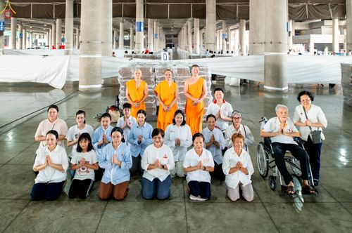 ภาพ No.322249:วันที่ 14 เมษายน พ.ศ.2569 การเตรียมแผ่นรองนั่ง เพื่องานถวายมหาสังฆทาน 40,000 กว่าวัดทั่วประเทศ วันคุ้มครองโลก 22 เมษายน พ.ศ.2569 วัดพระธรรมกาย