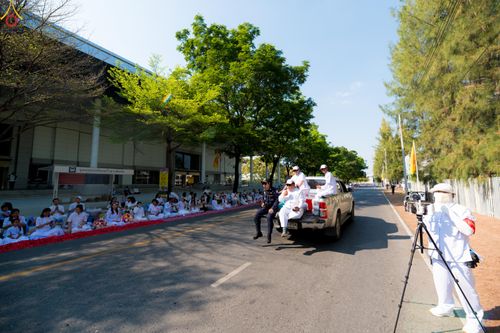 ภาพ No.306790:ภาพเบื้องหลังอาสาสมัครรวมใจ ชุดที่ 5 ในโครงการธรรมยาตรา กตัญญูบูชา มหาปูชนียาจารย์ พระมงคลเทพมุนี(สด จนฺทสโร) พระผู้ปราบมาร อนุสรณ์สถาน 7 แห่ง ปีที่ 14