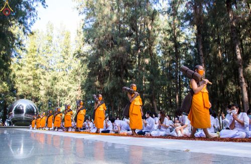 ภาพ No.70651:พิธีต้อนรับพระธรรมยาตรา ในโครงการธรรมยาตรากตัญญูบูชา มหาปูชนียาจารย์ พระมงคลเทพมุนี(สด จนฺทสโร) พระผู้ปราบมาร อนุสรณ์สถาน 7 แห่ง ปีที่ 11 วันที่ 14 มกราคม พ.ศ. 2566 ณ อนุสรณ์สถานลำดับที่ 3 สถานที่เกิดในเพศสมณะ วัดสองพี่น้อง อ.สองพี่น้อง จ.สุพรรณบุรี