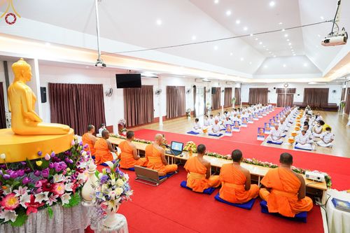 ภาพ No.65428:พิธีขอขมาผู้ปกครอง โดยนาคธรรมทายาท ในโครงการอุปสมบทบูชาธรรม มหาปูชนียาจารย์ประจำปี 2565 วันที่ 19 พฤศจิกายน พ.ศ. 2565 ณ ศูนย์ปฏิบัติธรรมลำปาง