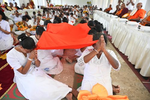 ภาพ No.284319:วันที่ 28 ตุลาคม พ.ศ.2568 กฐินสมทบต่างประเทศ โดยคณะศิษยานุศิษย์ บูชาธรรม 81 ปี หลวงพ่อธัมมชโย ณ วัดศรีสุคตาราม บาลังโกด้า ศรีลังกา