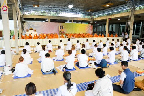 ภาพ No.106291:พิธีถวายภัตตาหารเป็นสังฆทาน แด่คณะพระธรรมยาตราฯ ในโครงการธรรมยาตรากตัญญูบูชา มหาปูชนียาจารย์ พระมงคลเทพมุนี(สด จนฺทสโร) พระผู้ปราบมาร อนุสรณ์สถาน 7 แห่ง ปีที่ 12 วันที่ 5 มกราคม พ.ศ. 2567 ณ อนุสรณ์สถานโลตัสแลนด์ จ.สุพรรณบุรี