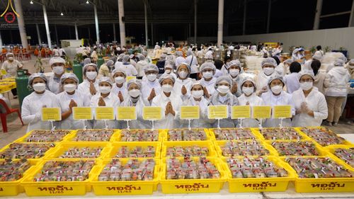 ภาพ No.75003:พิธีถวายภัตตาหารเป็นสังฆทาน แด่คณะพระธรรมยาตราฯ ในโครงการธรรมยาตรากตัญญูบูชา มหาปูชนียาจารย์ พระมงคลเทพมุนี(สด จนฺทสโร) พระผู้ปราบมาร อนุสรณ์สถาน 7 แห่ง ปีที่ 11 วันที่ 30 มกราคม พ.ศ. 2566