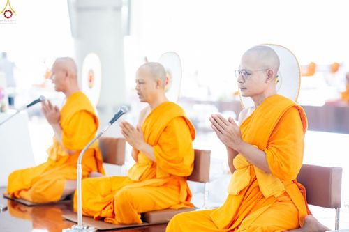 ภาพ No.348177:วันที่ 10 กันยายน พ.ศ.2569 พิธีสวดพระพุทธมนต์ และถวายภัตตาหารเป็นสังฆทาน เนื่องในวันครบ 26 ปี วันคล้ายละสังขาร คุณยายอาจารย์มหารัตนอุบาสิกาจันทร์ ขนนกยูง ณ หอฉันคุณยายอาจารย์ฯ วัดพระธรรมกาย
