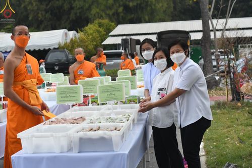 ภาพ No.69220:พิธีถวายภัตตาหารเป็นสังฆทาน แด่คณะพระธรรมยาตราฯ ในโครงการธรรมยาตราฯ ปีที่ 11 ณ อนุสรณ์สถานมหาวิหารพระมงคลเทพมุนี อ.สองพี่น้อง จ.สุพรรณบุรี วันที่ 4 และ 5 มกราคม พ.ศ. 2566