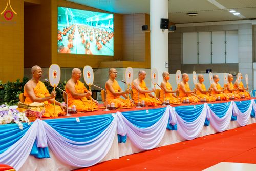 ภาพ No.90830:พิธีบำเพ็ญกุศลสวดพระอภิธรรม  อุบาสกถาวร พรหมถาวร (อุบาสกผู้ปั้นพระ) คืนที่ 4 วันอังคารที่ 17 ตุลาคม พ.ศ. 2566 ณ ห้องแก้วสารพัดนึก 1 สภาธรรมกายสากล วัดพระธรรมกาย จ.ปทุมธานี