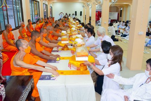 ภาพ No.72884:พิธีถวายภัตตาหารเป็นสังฆทาน แด่คณะพระธรรมยาตราฯ ในโครงการธรรมยาตรากตัญญูบูชา มหาปูชนียาจารย์ พระมงคลเทพมุนี(สด จนฺทสโร) พระผู้ปราบมาร อนุสรณ์สถาน 7 แห่ง ปีที่ 11 วันที่ 20 มกราคม พ.ศ. 2566