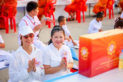 ภาพ No.324614:วันที่ 22 เมษายน พ.ศ.2569 (วันคุ้มครองโลก) บรรยากาศสาธุชน ในงานถวายมหาสังฆทาน 40,000 กว่าวัดทั่วประเทศ ณ ลานธรรม วัดพระธรรมกาย