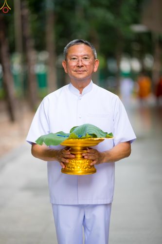 ภาพ No.330490:วันที่ 30 พฤษภาคม พ.ศ.2569 พิธีตัดปอยผมและปลงผม อุบาสกอุปสมบทอุทิศชีวิต 11 ท่าน (ภาพชุดที่ 2) ณ โบสถ์พระไตรปิฎก วัดพระธรรมกาย จังหวัดปทุมธานี