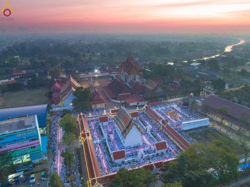 ภาพ No.73527:พิธีตักบาตรพระธรรมยาตราฯ ในโครงการธรรมยาตรากตัญญูบูชา มหาปูชนียาจารย์ พระมงคลเทพมุนี(สด จนฺทสโร) พระผู้ปราบมาร ปีที่ 11 ณ อนุสรณ์สถานลำดับที่ 4 สถานที่เกิดด้วยกายธรรม วัดโบสถ์ (บน) บางคูเวียง อ.บางกรวย จ.นนทบุรี วันที่ 22 มกราคม พ.ศ. 2566