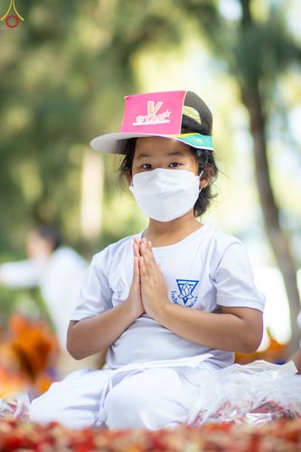 ภาพ No.70812:พิธีต้อนรับพระธรรมยาตรา ในโครงการธรรมยาตรากตัญญูบูชา มหาปูชนียาจารย์ พระมงคลเทพมุนี(สด จนฺทสโร) พระผู้ปราบมาร อนุสรณ์สถาน 7 แห่ง ปีที่ 11 วันที่ 14 มกราคม พ.ศ. 2566 ณ อนุสรณ์สถานลำดับที่ 3 สถานที่เกิดในเพศสมณะ วัดสองพี่น้อง อ.สองพี่น้อง จ.สุพรรณบุรี
