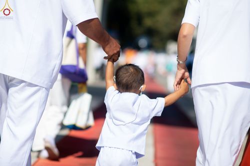 ภาพ No.69424:พิธีจุดประทีปถวายเป็นพุทธบูชา และบูชาธรรมมหาปูชนียาจารย์ ในโครงการธรรมยาตรากตัญญูบูชา มหาปูชนียาจารย์ พระมงคลเทพมุนี(สด จนฺทสโร) พระผู้ปราบมาร ปีที่ 11 ณ อนุสรณ์สถานมหาวิหารพระมงคลเทพมุนี อ.สองพี่น้อง จ.สุพรรณบุรี