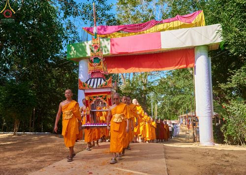 ภาพ No.65714:พิธีถวายพระบรมสารีริกธาตุ เพื่อประดิษฐาน ณ พระพุทธรูปปางไสยยาสน์ ที่ยาวที่สุดในบังกลาเทศ  วันที่ 22 พฤศจิกายน พ.ศ. 2565