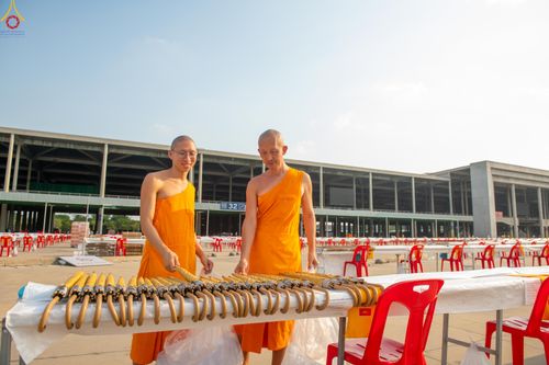 ภาพ No.322679:วันที่ 17 เมษายน พ.ศ.2569 การเรียงกล่องไทยธรรม เรียงน้ำดื่ม เรียงร่ม ณ ลานธรรมพระมหาธรรมกายเจดีย์ เพื่องานถวายมหาสังฆทาน 40,000 กว่าวัดทั่วประเทศ วันคุ้มครองโลก 22 เมษายน พ.ศ.2569 วัดพระธรรมกาย