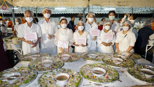 ภาพ No.73745:พิธีถวายภัตตาหารเป็นสังฆทาน แด่คณะพระธรรมยาตราฯ ในโครงการธรรมยาตรากตัญญูบูชา มหาปูชนียาจารย์ พระมงคลเทพมุนี(สด จนฺทสโร) พระผู้ปราบมาร อนุสรณ์สถาน 7 แห่ง ปีที่ 11 วันที่ 22 มกราคม พ.ศ. 2566