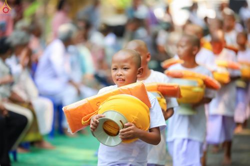 ภาพ No.317975:วันพฤหัสบดีที่ 2 เมษายน พ.ศ.2569 พิธีปลงผม , พิธีขอขมามอบบาตรและผ้าไตร , พิธีบรรพชาสามเณร จำนวน 28 รูป   ณ วัดโซกเป็ดอภิญญาโณ ต.เมืองเก่า อ.เมือง จ.สุโขทัย