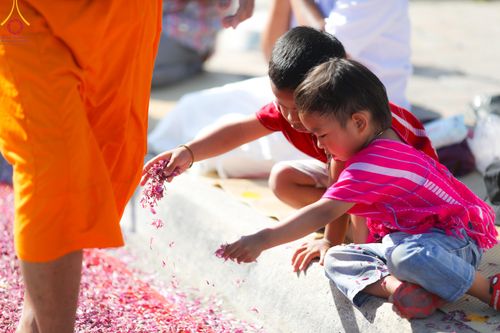 ภาพ No.105632:พิธีต้อนรับพระธรรมยาตรา ในโครงการธรรมยาตรากตัญญูบูชา มหาปูชนียาจารย์ พระมงคลเทพมุนี(สด จนฺทสโร) พระผู้ปราบมาร อนุสรณ์สถาน 7 แห่ง ปีที่ 12 วันที่ 3 มกราคม พ.ศ. 2567 ณ อนุสรณ์สถานโลตัสแลนด์ จ.สุพรรณบุรี