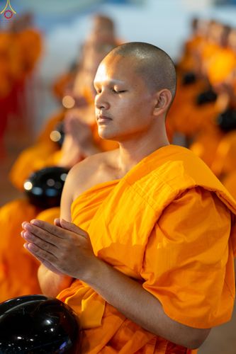 ภาพ No.327891:วันที่ 3 พฤษภาคม พ.ศ.2569 พิธีตักบาตร ข้าวสารอาหารแห้ง ณ บ้านแก้วเรือนทองคุณยายอาจารย์ฯ วัดพระธรรมกาย
