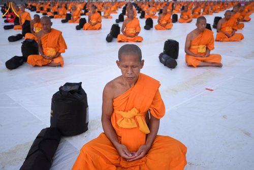 ภาพ No.299754:วันที่ 19 มกราคม พ.ศ.2569 พระธรรมยาตราปฏิบัติธรรมและถ่ายภาพหมู่ประวัติศาสตร์ ณ อนุสรณ์สถานลำดับที่ 5 สถานที่เผยแผ่วิชชาธรรมกายครั้งแรก  อนุสรณ์สถานบางปลาวัดบางปลา อ.บางเลน จ.นครปฐม ในโครงการธรรมยาตรา กตัญญูบูชา มหาปูชนียาจารย์ พระมงคลเทพมุนี(สด จนฺทสโร) 