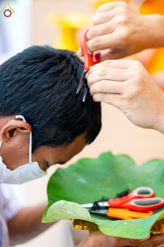 ภาพ No.65558:พิธีปลงผม และพิธีขอขมามอบผ้าไตร นาคธรรมทายาท ในโครงการอุปสมบทบูชาธรรม มหาปูชนียาจารย์ประจำปี 2565 ณ ศูนย์ปฏิบัติธรรมภาคใต้ บางกล่ำ จ.สงขลา วันที่ 19 พฤศจิกายน พ.ศ. 2565