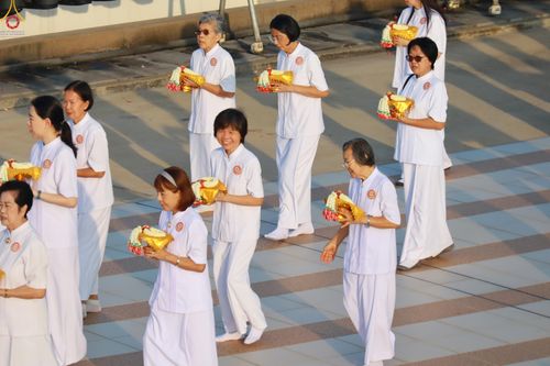 ภาพ No.330392:วันวิสาขบูชา อาทิตย์ที่ 31 พฤษภาคม พ.ศ.2569 พิธีเวียนประทักษิณ และพิธีวันทาเจดีย์ ณ พระมหาธรรมกายเจดีย์ วัดพระธรรมกาย จังหวัดปทุมธานี