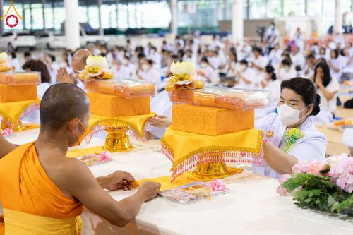 ภาพ No.105393:พิธีถวายภัตตาหารเป็นสังฆทาน แด่คณะพระธรรมยาตราฯ ในโครงการธรรมยาตรากตัญญูบูชา มหาปูชนียาจารย์ พระมงคลเทพมุนี(สด จนฺทสโร) พระผู้ปราบมาร อนุสรณ์สถาน 7 แห่ง ปีที่ 12 วันที่ 2 มกราคม พ.ศ. 2567 ณ สภาธรรมกายสากล วัดพระธรรมกาย