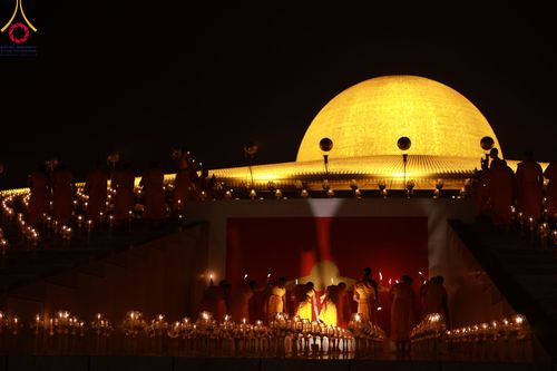ภาพ No.90282:พิธีจุดประทีป 20,000 ดวง บูชาพระมหาธรรมกายเจดีย์ และบูชาพระมงคลเทพมุนี(สด จนฺทสโร) พระผู้ปราบมาร วันอังคารที่ 10 ตุลาคม พ.ศ. 2566 ณ ลานธรรมพระมหาธรรมกายเจดีย์ วัดพระธรรมกาย จ.ปทุมธานี