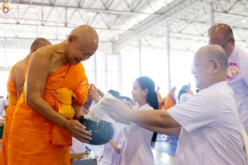 ภาพ No.240526:วันพุธที่ 27 สิงหาคม พ.ศ. 2568 พิธีตักบาตร ในวันธรรมชัย ณ วัดพระธรรมกาย จ.ปทุมธานี