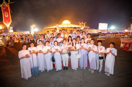 ภาพ No.125143:พิธีเวียนประทักษิณและจุดมาฆประทีป (ชุดที่ 2) ในวันมาฆบูชา เสาร์ที่ 24 กุมภาพันธ์ พ.ศ. 2567 ณ พระมหาธรรมกายเจดีย์ วัดพระธรรมกาย