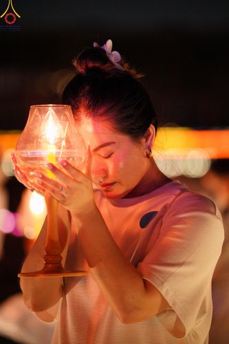 ภาพ No.279360:พิธีจุดวิสาขประทีป พิธีเวียนประทักษิณ ในวันวิสาขบูชา พุธที่ 22 พฤษภาคม พ.ศ. 2567 ( วันพระขึ้น 15 ค่ำ เดือน 6 ) ณ ลานธรรม พระมหาธรรมกายเจดีย์ วัดพระธรรมกาย จ.ปทุมธานี