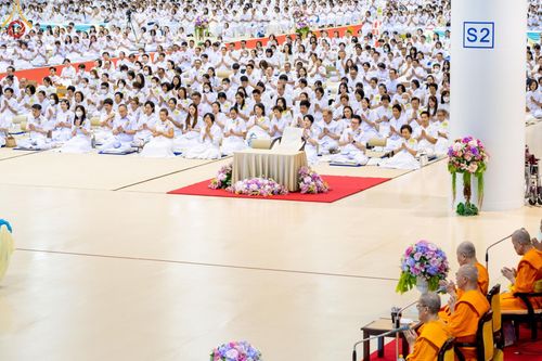 ภาพ No.150032:พิธีตักบาตร , พิธีปฎิบัติธรรม , พิธีถวายภัตตาหารเมนูสวรรค์ ในพรรษาแห่งการเข้าถึงธรรม วันธรรมชัย วันอังคารที่ 27 สิงหาคม พ.ศ.2567 ณ สภาธรรมกายสากล วัดพระธรรมกาย