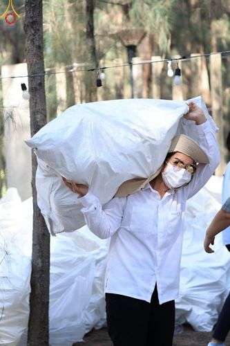 ภาพ No.112580:V.11 สามารถ การเตรียมงาน เก็บงาน การรับบุญของเจ้าหน้าที่หน่วยงานต่างๆ เพื่อโครงการธรรมยาตรา กตัญญูบูชา มหาปูชนียาจารย์ พระมงคลเทพมุนี (สด จนฺทสโร) พระผู้ปราบมาร อนุสรณ์สถาน 7 แห่ง ปีที่ 12 ระหว่างวันที่ 2 - 31 มกราคม พ.ศ.2567