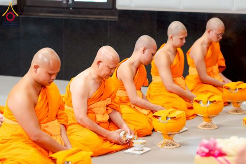 ภาพ No.223868:วันอาทิตย์ที่ 11 พฤษภาคม พ.ศ. 2568 พิธีอุปสมบทสามเณรเปรียญธรรมอุปสมบทอุทิศชีวิต 9 รูป อุบาสก 1 ท่าน ณ อุโบสถพระไตรปิฏกวัดพระธรรมกาย